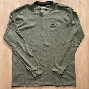 Realtree Green Long Sleeve Tee for Outdoor Comfort